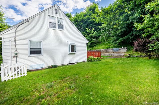 5 Meadowbrook Drive, Ossining, NY 10562