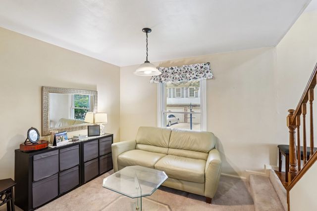 2547 College Hill Circle 404, Schaumburg, IL 60173