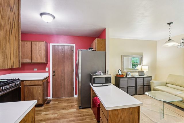 2547 College Hill Circle 404, Schaumburg, IL 60173