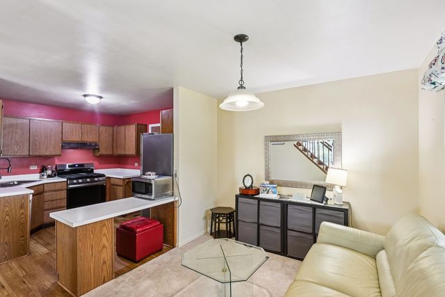 2547 College Hill Circle 404, Schaumburg, IL 60173