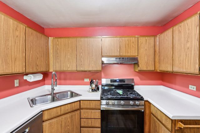 2547 College Hill Circle 404, Schaumburg, IL 60173