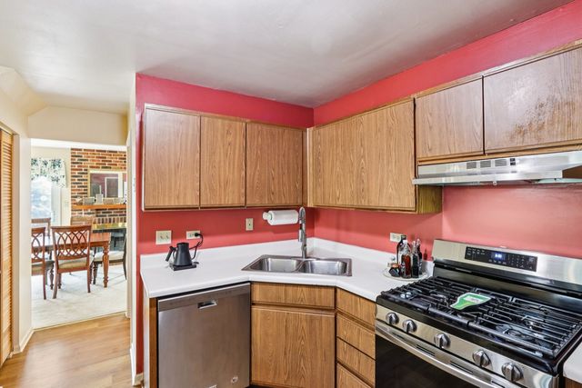 2547 College Hill Circle 404, Schaumburg, IL 60173
