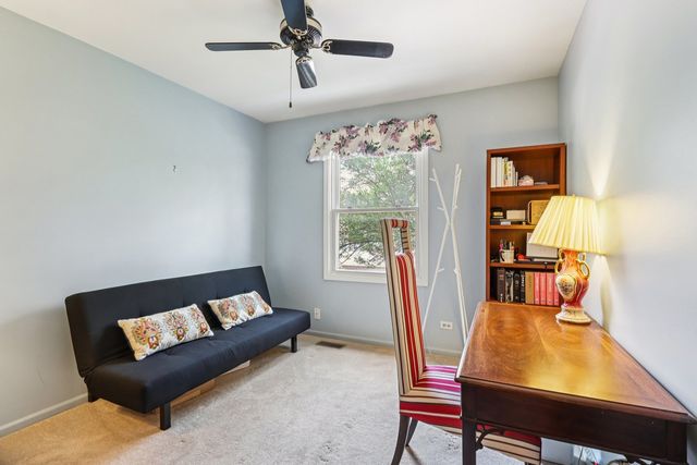 2547 College Hill Circle 404, Schaumburg, IL 60173