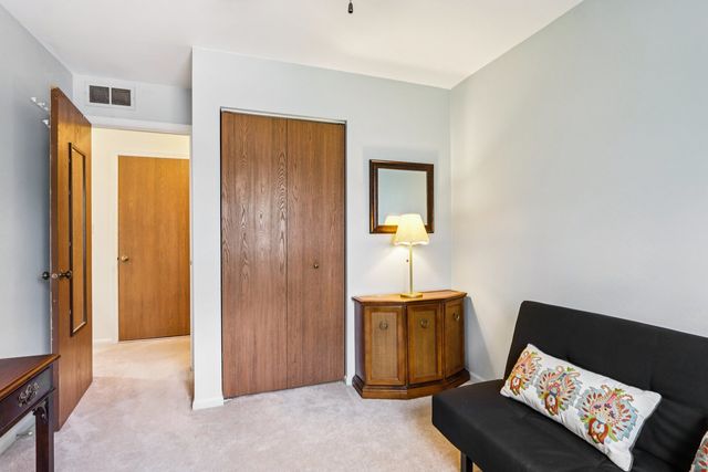 2547 College Hill Circle 404, Schaumburg, IL 60173