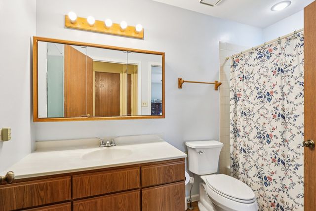 2547 College Hill Circle 404, Schaumburg, IL 60173