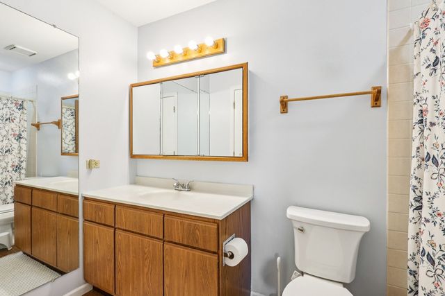 2547 College Hill Circle 404, Schaumburg, IL 60173