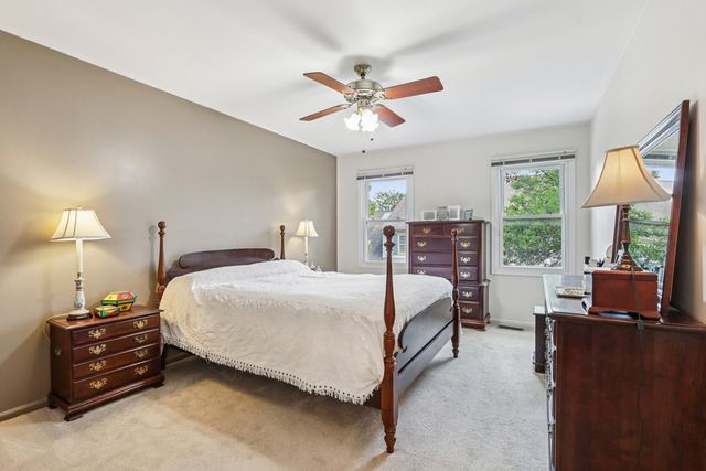 2547 College Hill Circle 404, Schaumburg, IL 60173