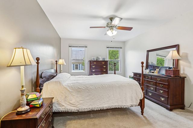 2547 College Hill Circle 404, Schaumburg, IL 60173