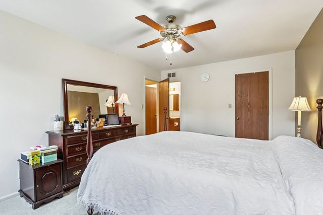 2547 College Hill Circle 404, Schaumburg, IL 60173