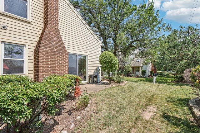 2547 College Hill Circle 404, Schaumburg, IL 60173