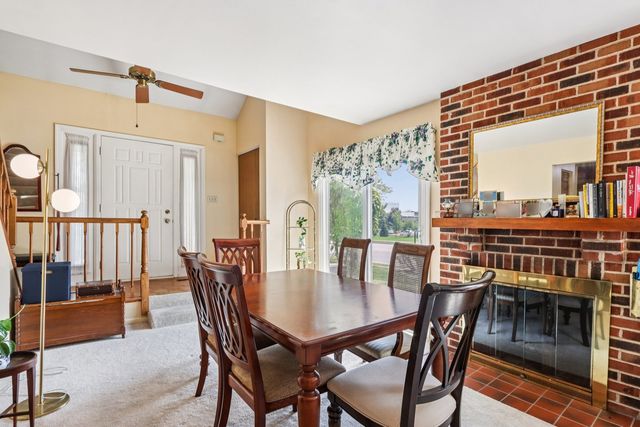 2547 College Hill Circle 404, Schaumburg, IL 60173