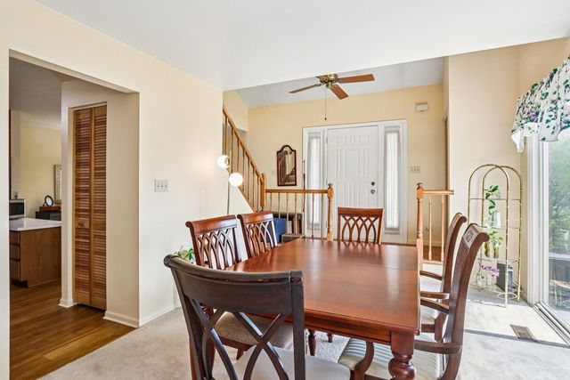 2547 College Hill Circle 404, Schaumburg, IL 60173