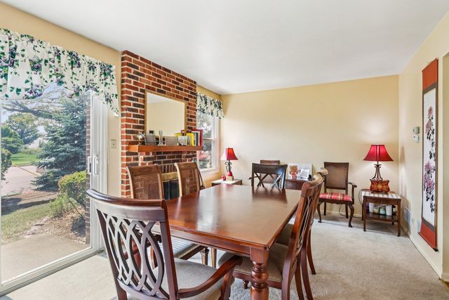 2547 College Hill Circle 404, Schaumburg, IL 60173