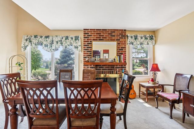 2547 College Hill Circle 404, Schaumburg, IL 60173