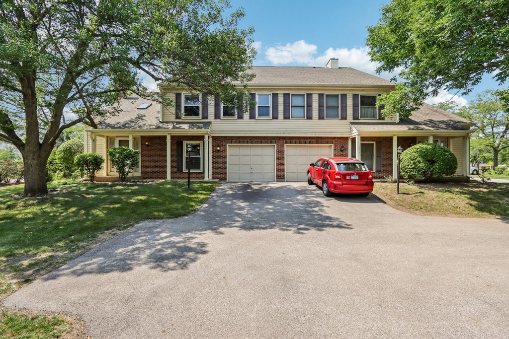 2547 College Hill Circle 404, Schaumburg, IL 60173