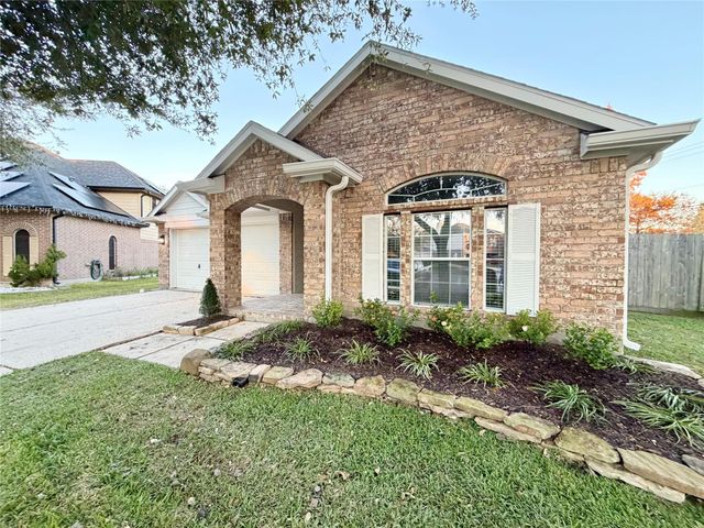 2214 Stoney Brook Drive, Deer Park, TX 77536
