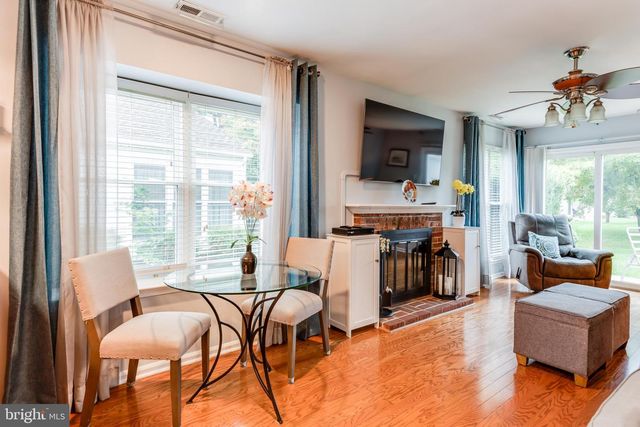 37 STRATFORD RD, Southampton, NJ 08088