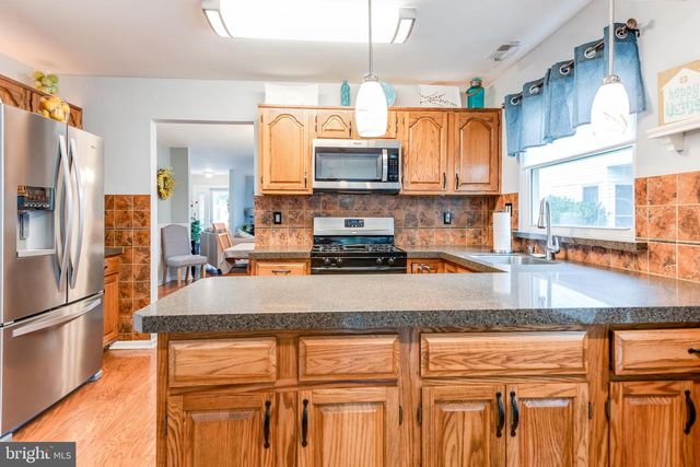 37 STRATFORD RD, Southampton, NJ 08088