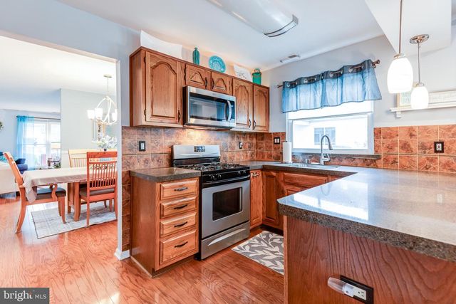 37 STRATFORD RD, Southampton, NJ 08088