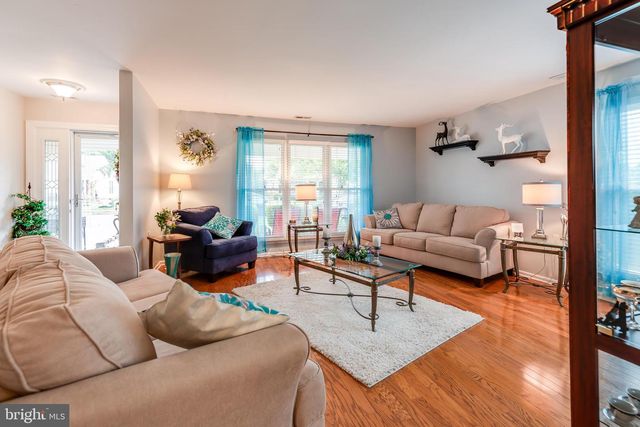 37 STRATFORD RD, Southampton, NJ 08088