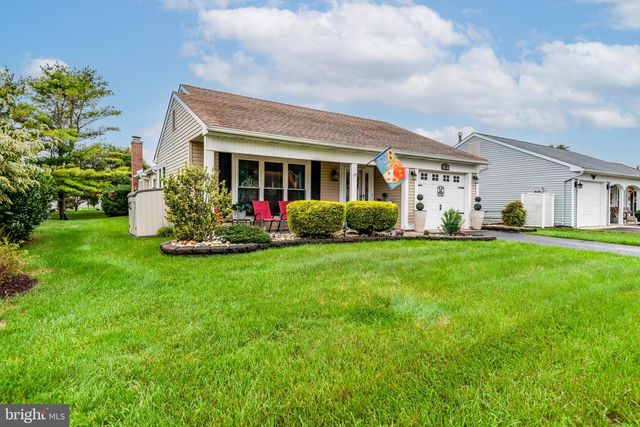 37 STRATFORD RD, Southampton, NJ 08088