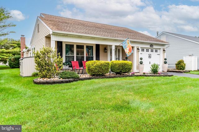 37 STRATFORD RD, Southampton, NJ 08088