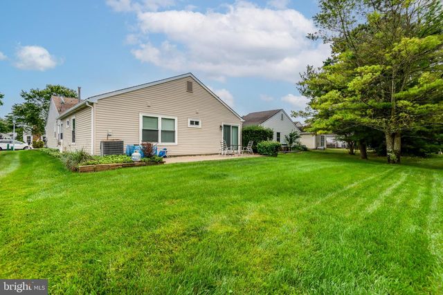 37 STRATFORD RD, Southampton, NJ 08088