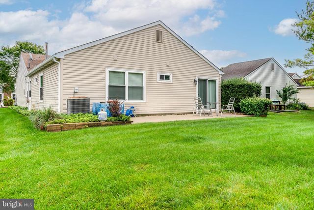 37 STRATFORD RD, Southampton, NJ 08088