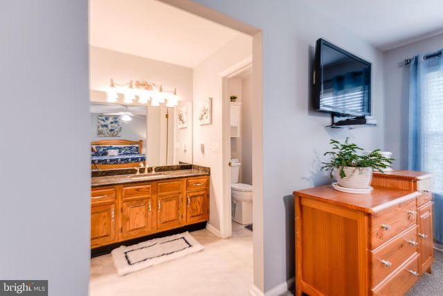 37 STRATFORD RD, Southampton, NJ 08088