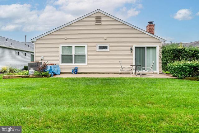 37 STRATFORD RD, Southampton, NJ 08088