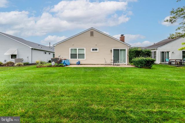 37 STRATFORD RD, Southampton, NJ 08088
