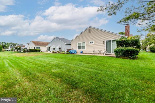 37 STRATFORD RD, Southampton, NJ 08088
