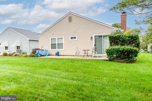37 STRATFORD RD, Southampton, NJ 08088