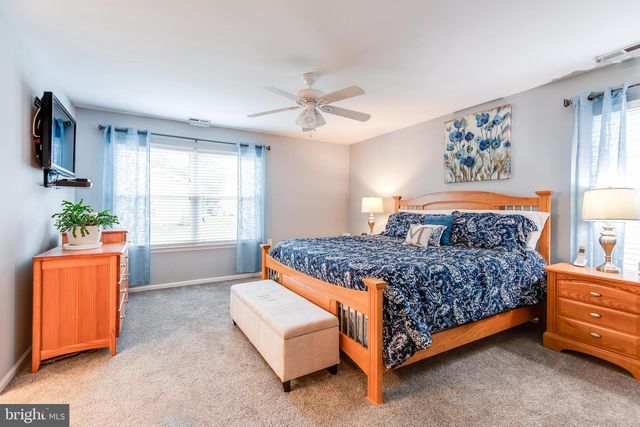 37 STRATFORD RD, Southampton, NJ 08088
