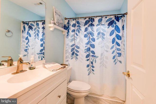 37 STRATFORD RD, Southampton, NJ 08088