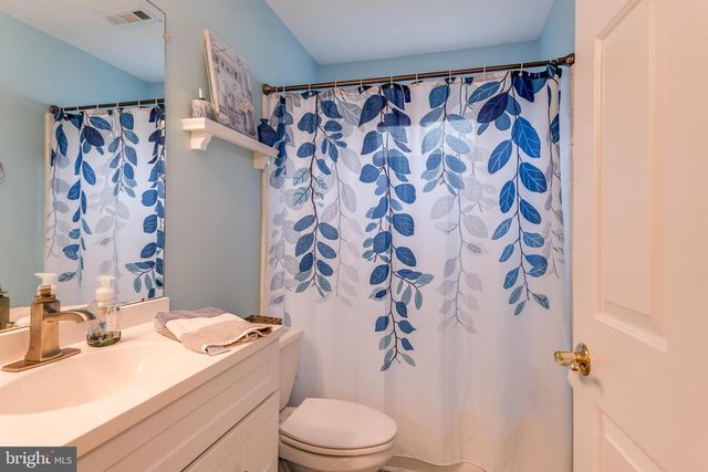 37 STRATFORD RD, Southampton, NJ 08088
