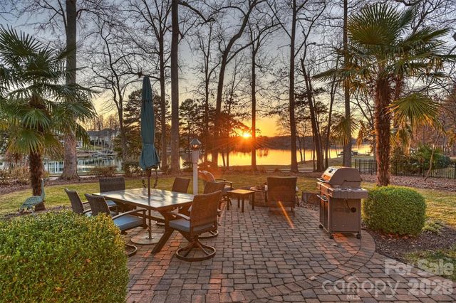 127 Heathland Lane, Mooresville, NC 28117