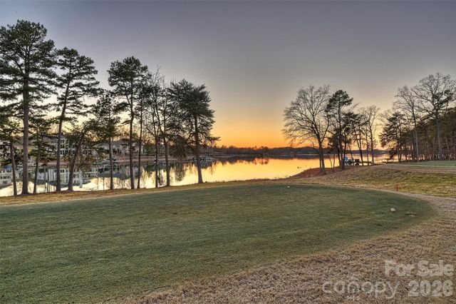 127 Heathland Lane, Mooresville, NC 28117