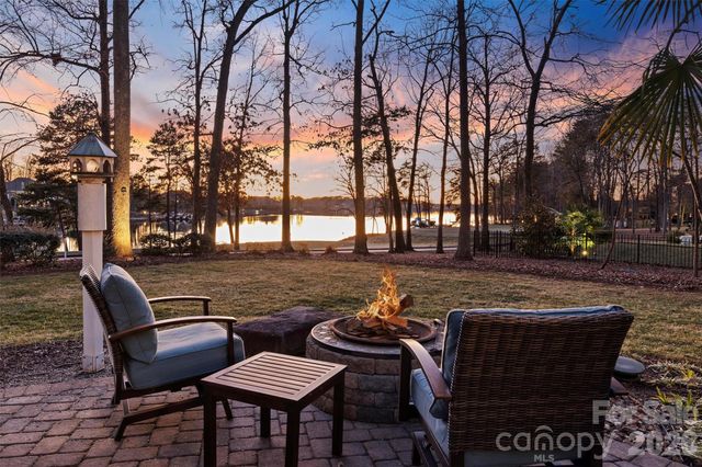 127 Heathland Lane, Mooresville, NC 28117