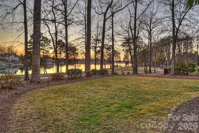 127 Heathland Lane, Mooresville, NC 28117