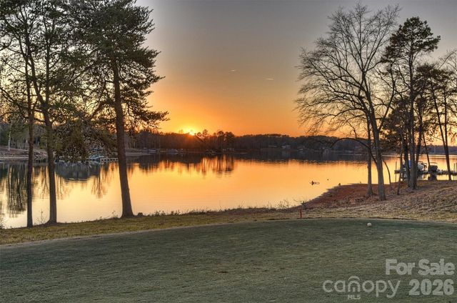 127 Heathland Lane, Mooresville, NC 28117