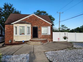 13585 Rockdale Street, Detroit, MI 48223