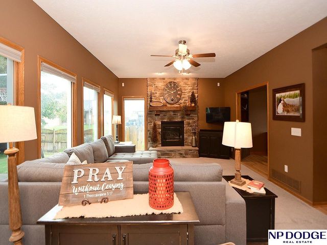 2110 Aberdeen Plaza, Papillion, NE 68133