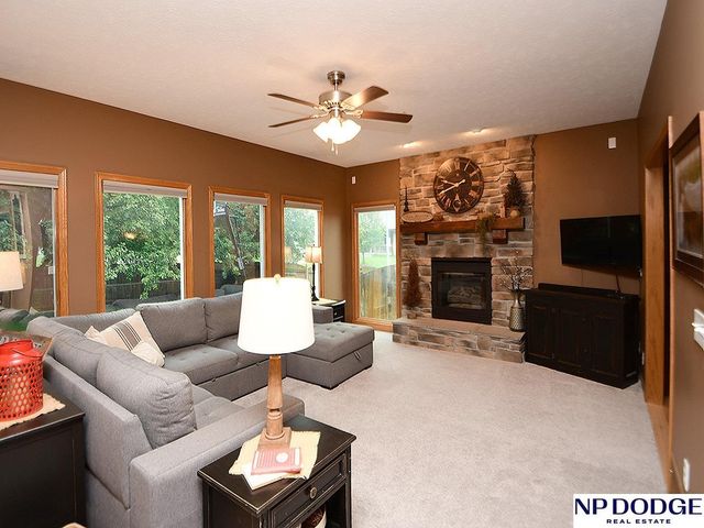 2110 Aberdeen Plaza, Papillion, NE 68133