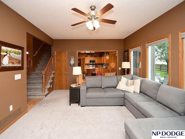 2110 Aberdeen Plaza, Papillion, NE 68133