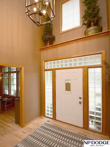 2110 Aberdeen Plaza, Papillion, NE 68133