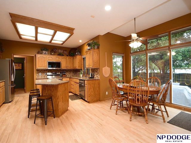 2110 Aberdeen Plaza, Papillion, NE 68133