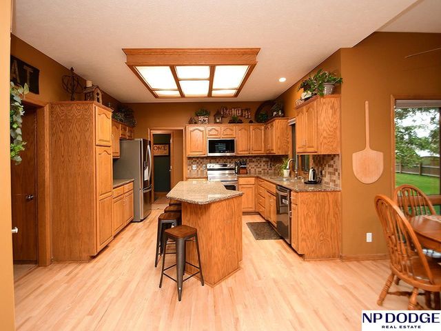 2110 Aberdeen Plaza, Papillion, NE 68133