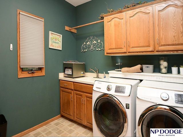 2110 Aberdeen Plaza, Papillion, NE 68133