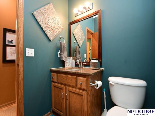 2110 Aberdeen Plaza, Papillion, NE 68133